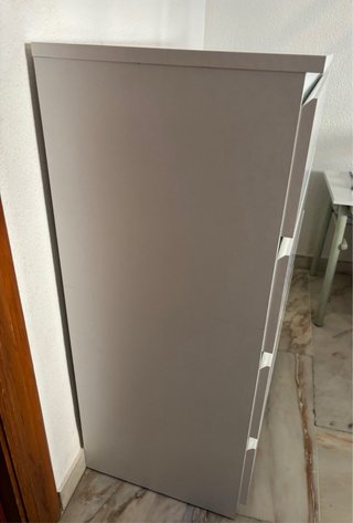 Cómoda blanca de madera
