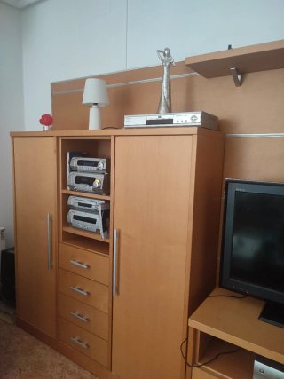 Mueble de salón modular madera y cristal,
