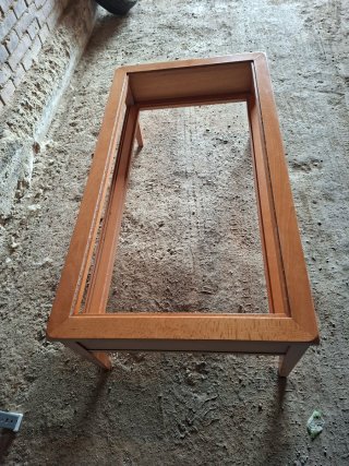 Mesa de centro de madera y crital