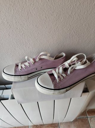 Zapatillas deportiva moradas
