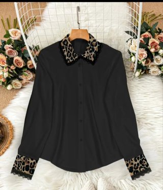 Camisa negra con estampado de leopardo