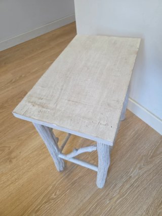 Mesita auxiliar rústica de madera