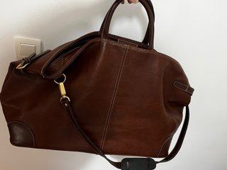 Bolso y neceser de cuero marrón