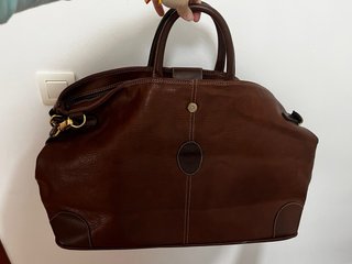 Bolso y neceser de cuero marrón