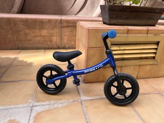 Bicicleta de equilibrio Globber azul