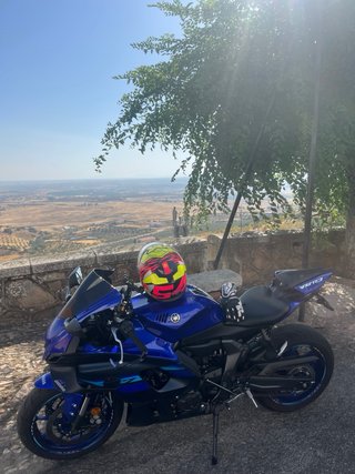 Yamaha R7 Sportbike Azul y Negra