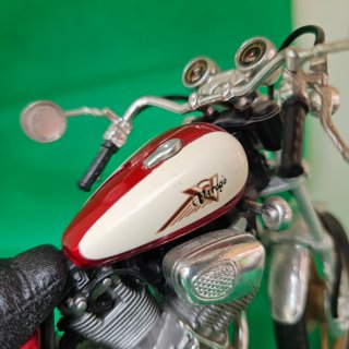 Moto Yamaha XV1100 de juguete escala 1:10 aprox.