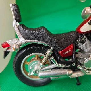 Moto Yamaha XV1100 de juguete escala 1:10 aprox.