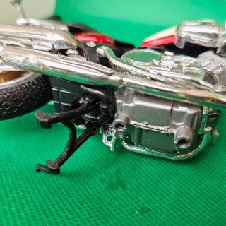 Moto Yamaha XV1100 de juguete escala 1:10 aprox.
