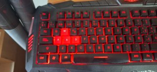 Teclado Gaming Wortex con Luz Roja
