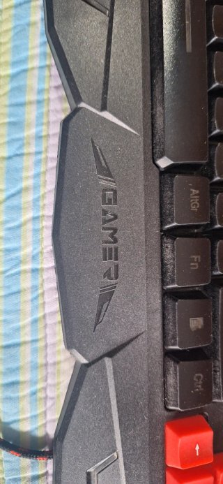 Teclado Gaming Wortex con Luz Roja