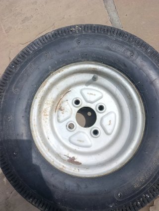 Rueda de remolque pequeña 3 unidades a 50euros un