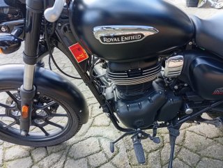 Moto Royal Enfield Negra Meteor 350cc.