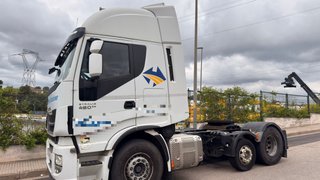 Tractor Iveco 3 ejes
