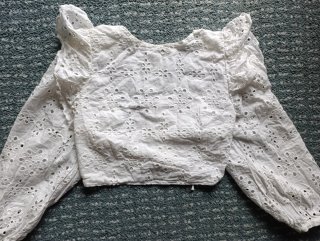 Blusa blanca bordada manga larga
