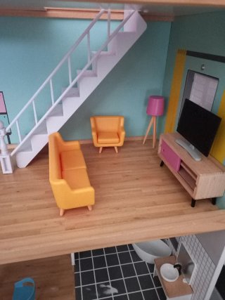 Casa de muñecas de madera con accesorios