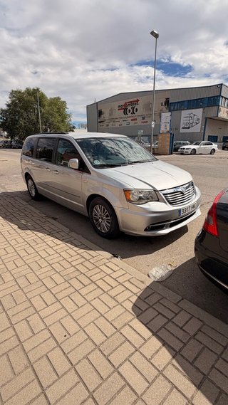 LANCIA Voyager 2012