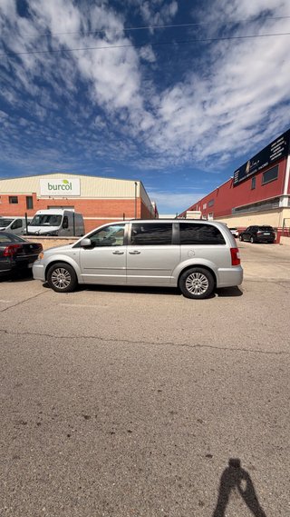 LANCIA Voyager 2012