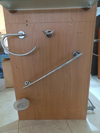 Accesorios de baño cromados cada pieza 25€ y 30€