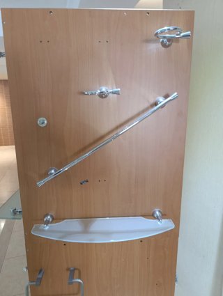 Accesorios de baño cromados cada pieza 25€ y 30€