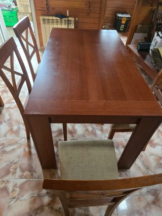 Mesa de comedor con 4 sillas