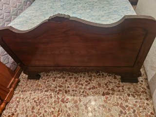 Habitación individual antigua de madera