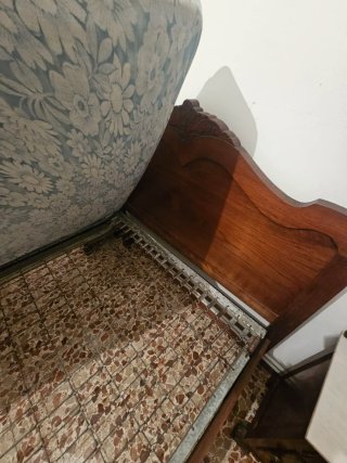 Habitación individual antigua de madera