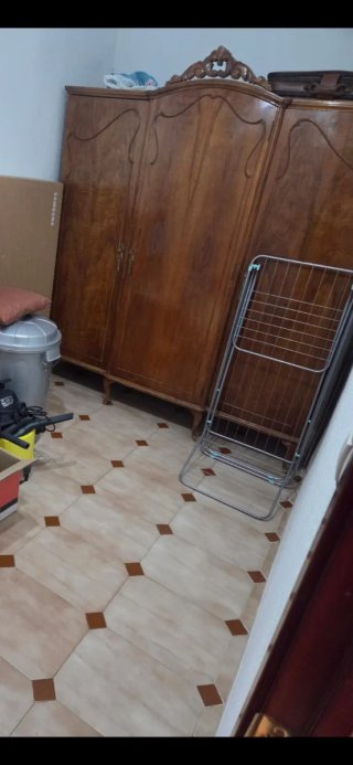 Armario antiguo de madera