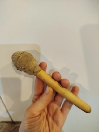 Tambor natural piel con baqueta
