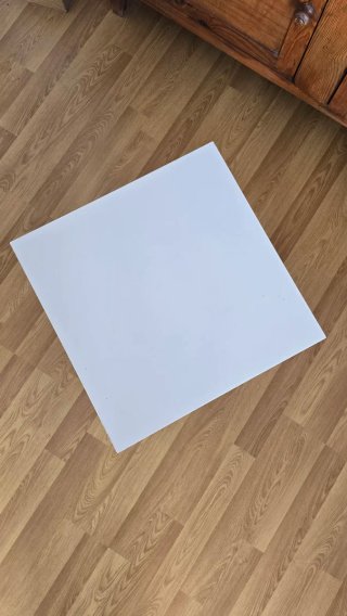 Taula auxiliar blanca fusta massissa. No és Ikea!