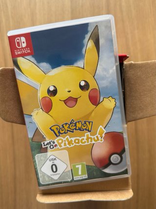 Nintendo Switch: Pokémon Let's Go Pikachu! + Poké