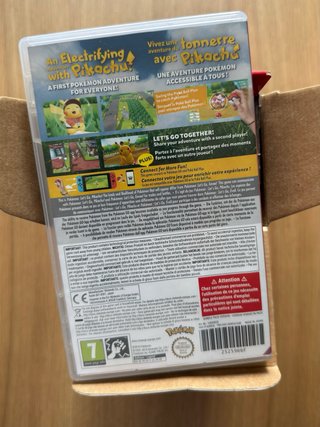 Nintendo Switch: Pokémon Let's Go Pikachu! + Poké