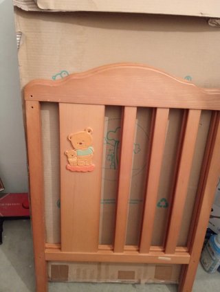 Cuna de bebé de madera