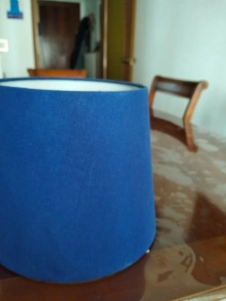 Pantalla de lámpara azul de tela