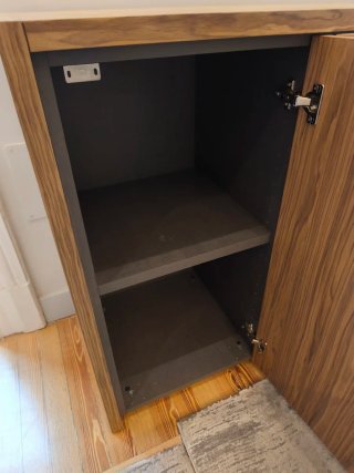 Mesa de oficina y armario archivador