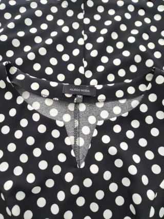 Vestido negro lunares blancos lazo en manga