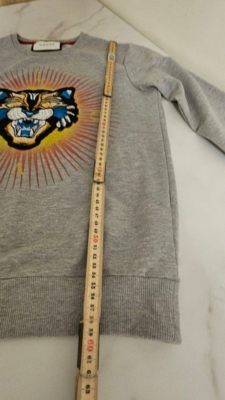Sudadera Gris con Estampado de Tigre