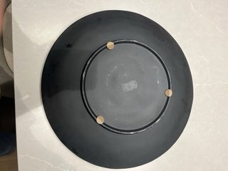 Plato decorativo grande negro y dorado