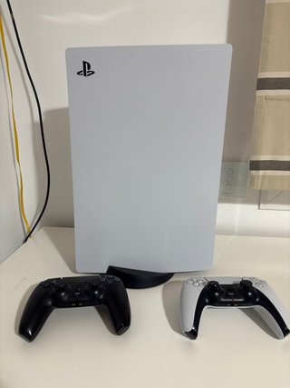 PS5 Edición Digital + Skin Jordan + 2 Mandos