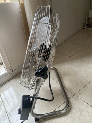 Ventilador de suelo 140W 3 velocidades
