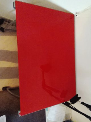 Mesa de escritorio rojo