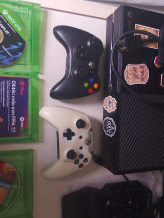 Xbox One Fat Negra + Accesorios y Juegos