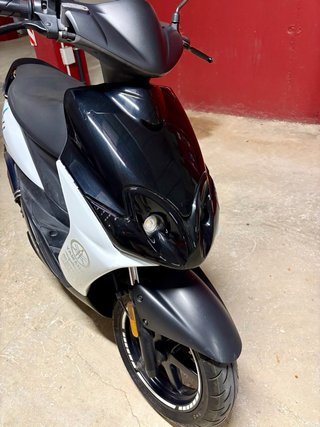 moto Yamaha Jog RR Scooter 50cc