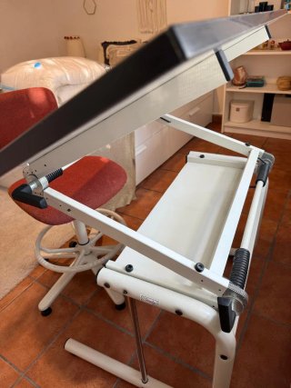 Mesa Dibujo Profesional + Silla Ergonómica