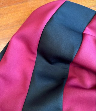 ABITO A PALLONCINO A STRISCE NERE/PRUGNA