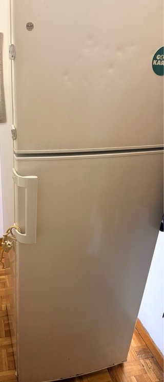 REGALO Nevera  con gelador , en langreo