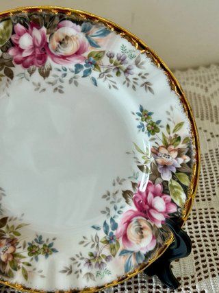 Mix Tazza e due piattini Queen Anne/Royal Albert