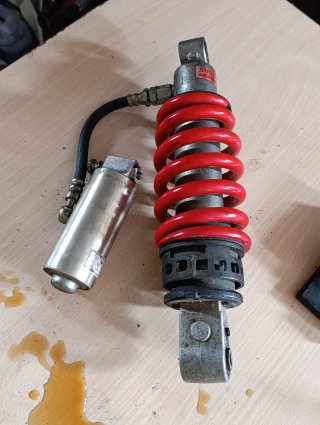 Amortiguador Moto Rojo y Plateado