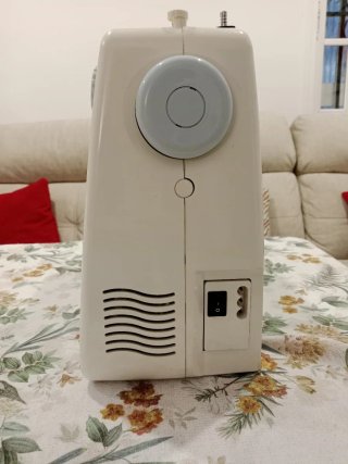 Máquina de coser Alfa Modelo 1803