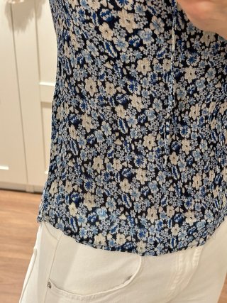 Blusa Caroll florecitas azules